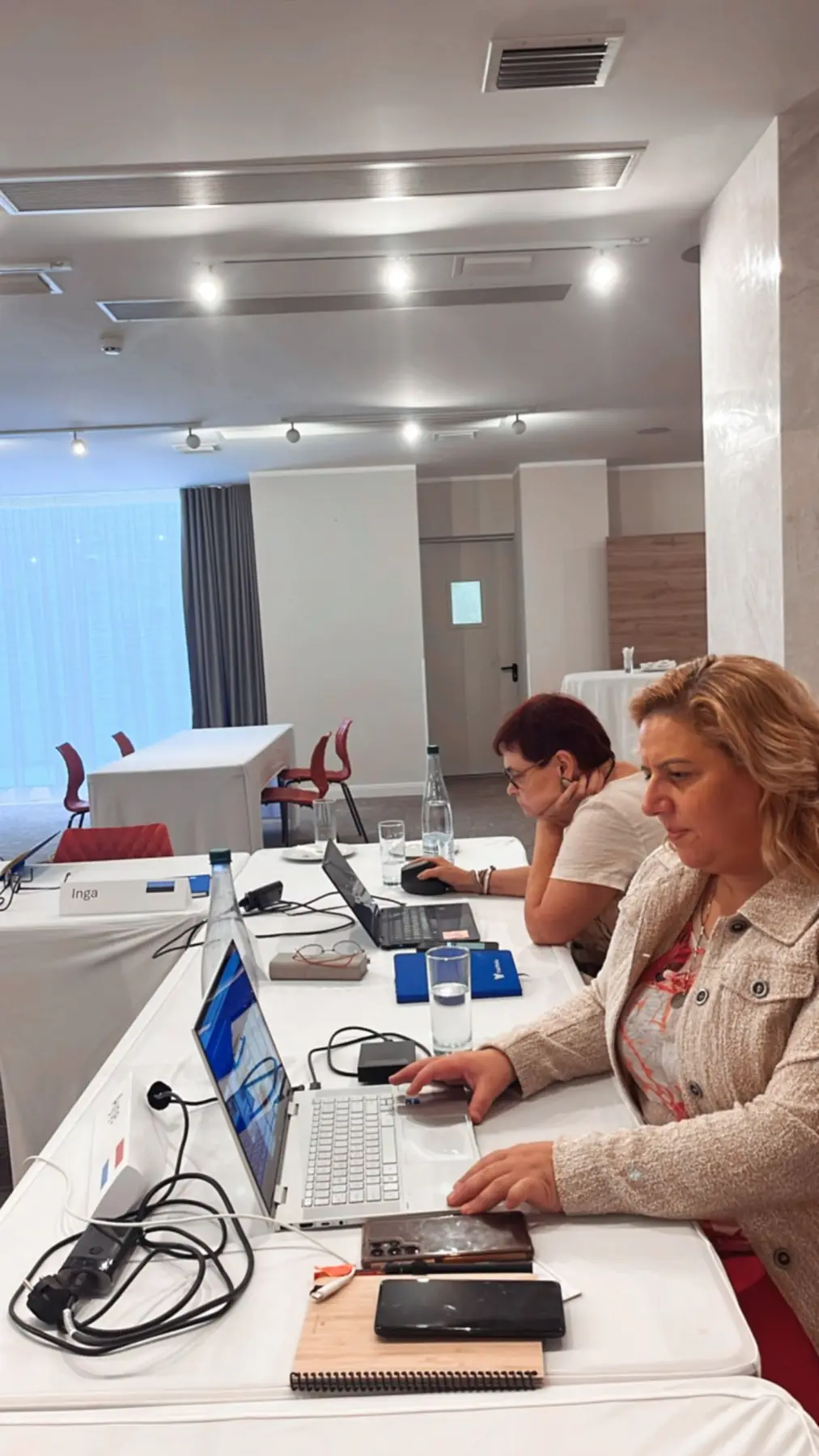 Ayşe Kalyon tijdens een seminar